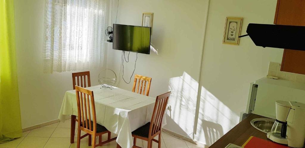 Apartments in Pirovac 34905 photo 1
