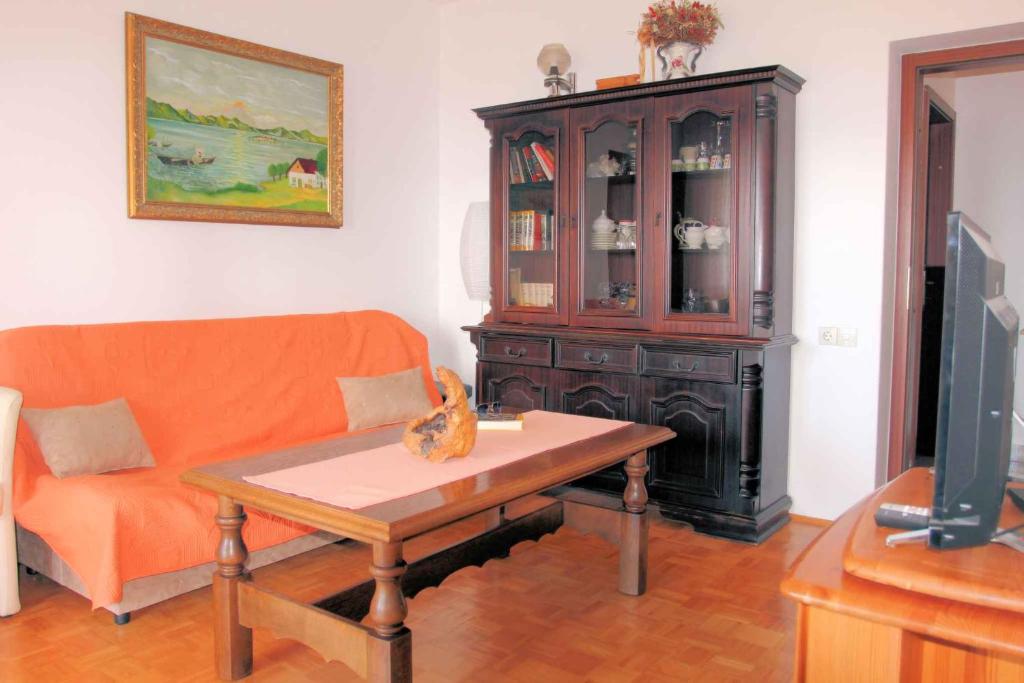 Three-Bedroom Apartment in Novi Vinodolski I photo 1