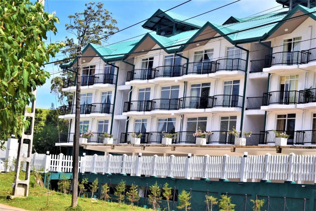 Lake Infinity Luxury Condos photo 3