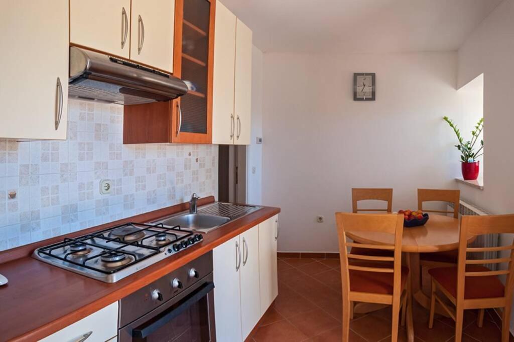 Peaceful apartment with beautiful sea view photo 3
