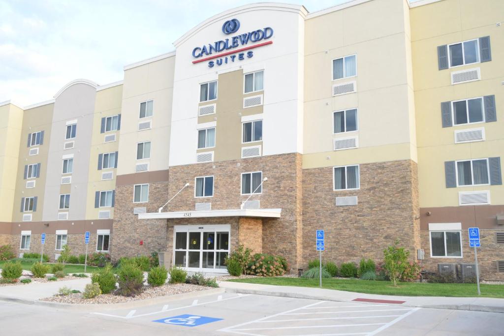 Candlewood Suites Kansas City - Independence, an IHG Hotel image