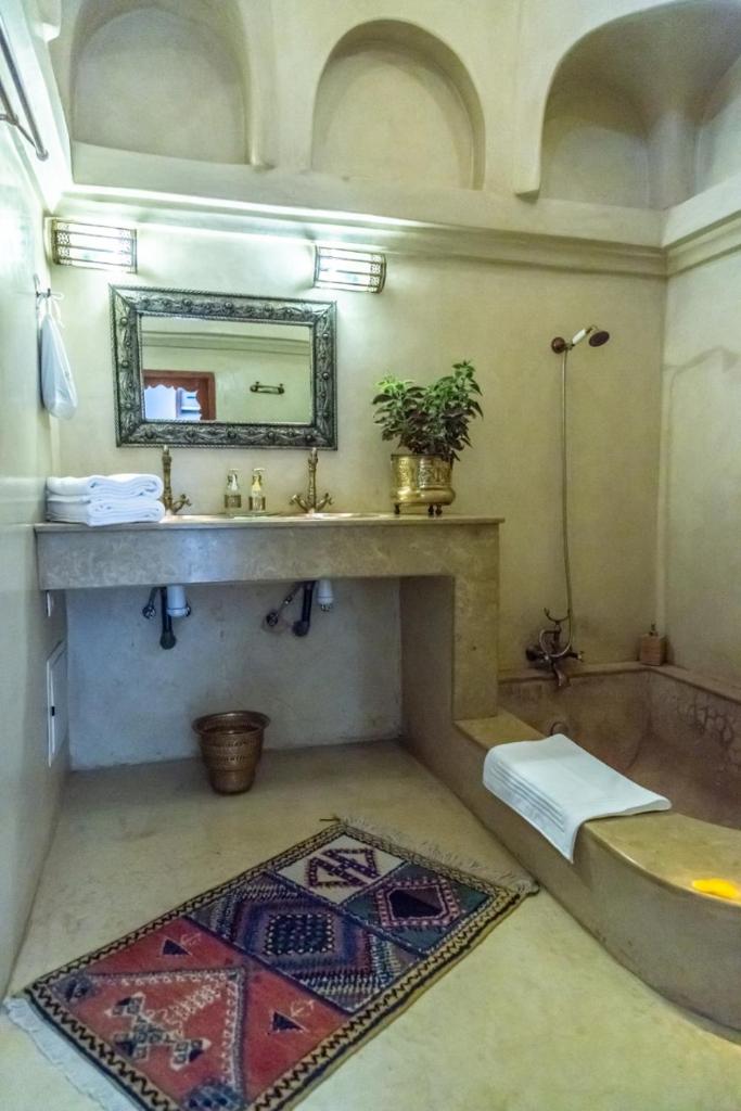 Сьюит (Saha), Riad Smara