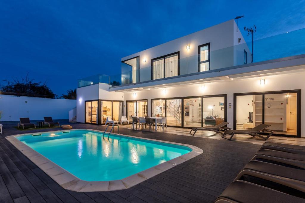 Villa Luxury Azul Private Pool and BBQ Corralejo By Holidays Home photo 4