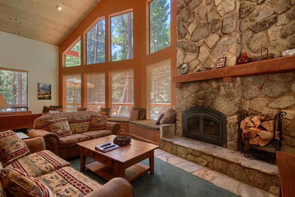 92R Jolie Cabin photo 2