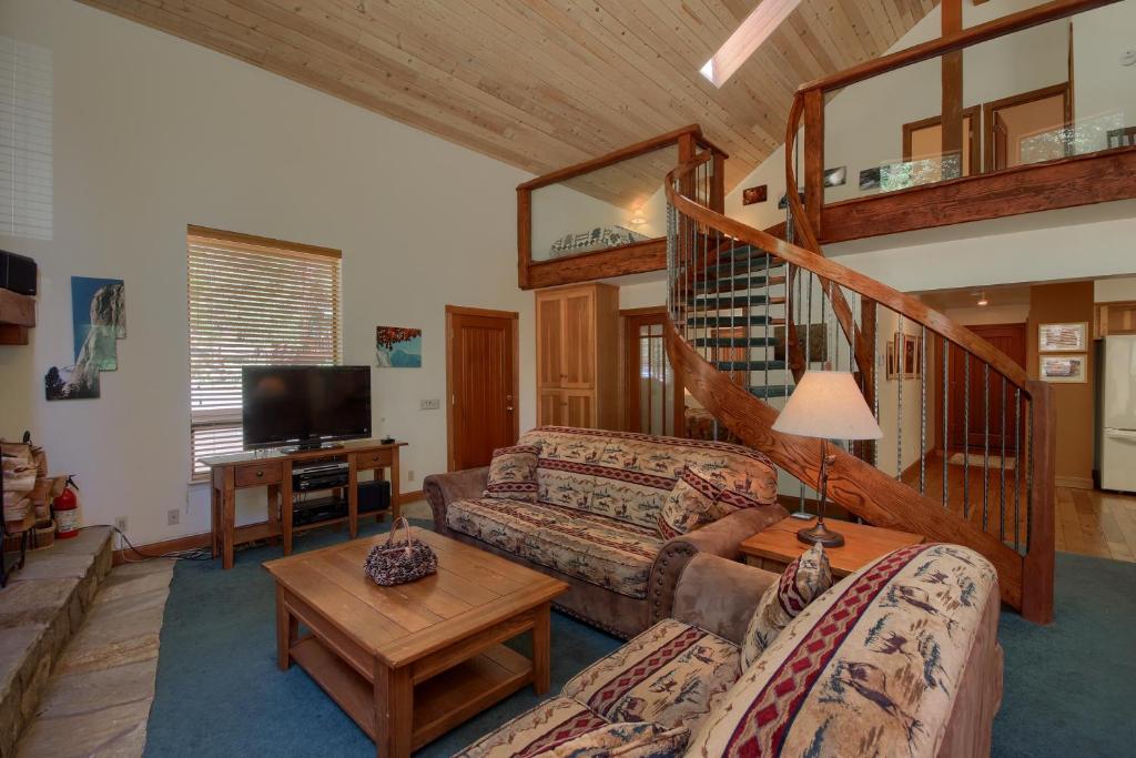 92R Jolie Cabin photo 4