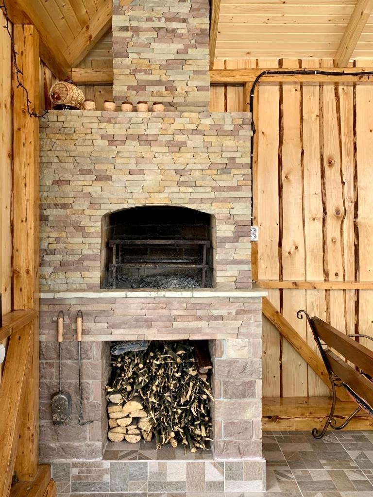 UNDERHILLs house photo 4