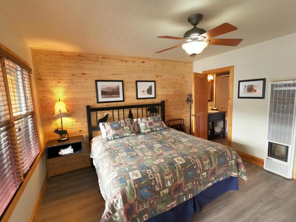 Creekside Lodge image