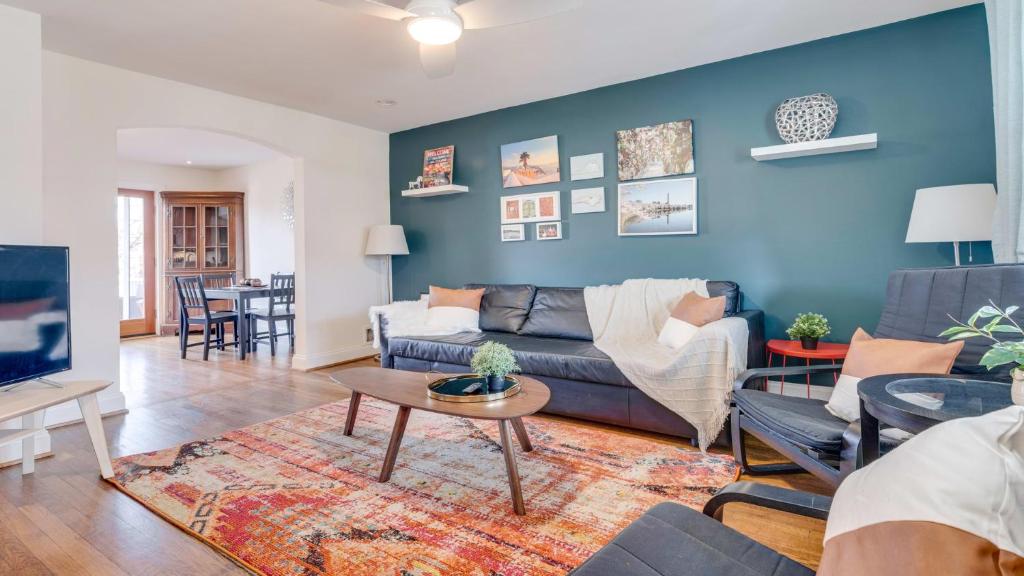 Spacious Colonial House in Alexandria CozySuites