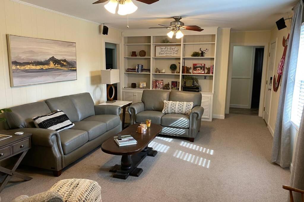 The Crimson - Game Day Rental image