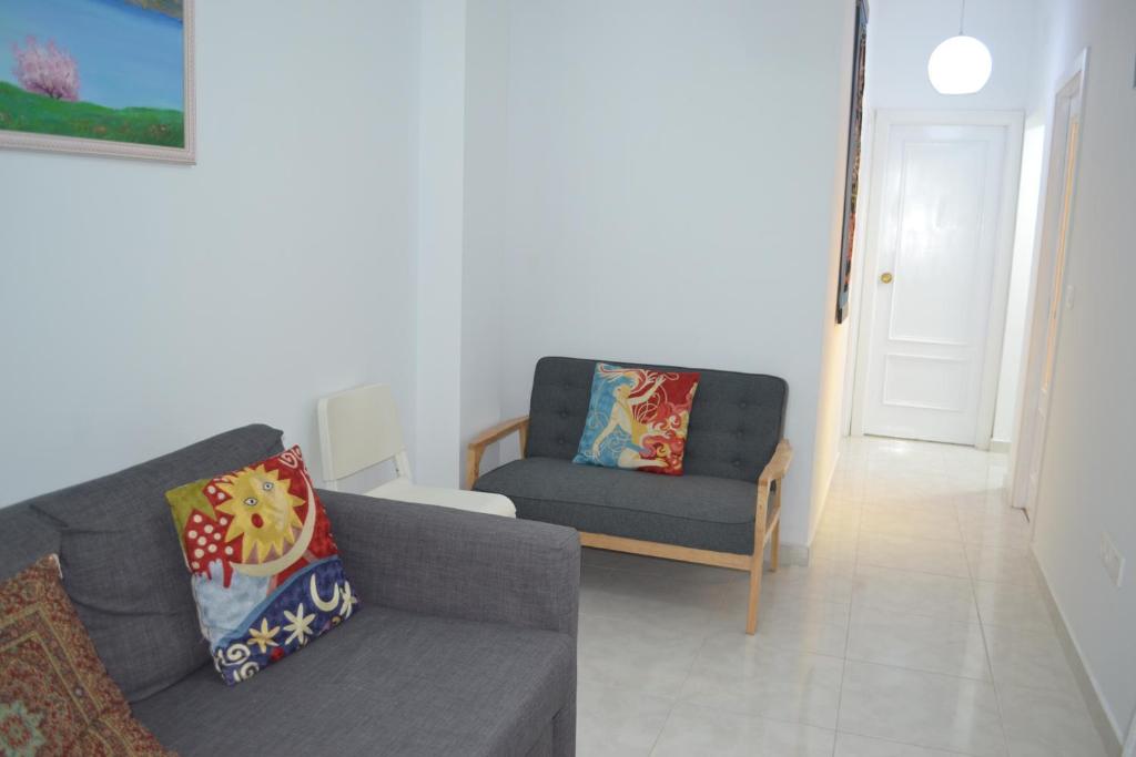 Stunning 2 Bedroom Apartment Fully Refurbished With Air-conditioning photo 2