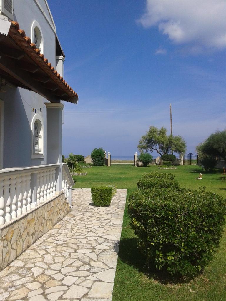 Villa Angela, seafront apartments, Almiros beach photo 3