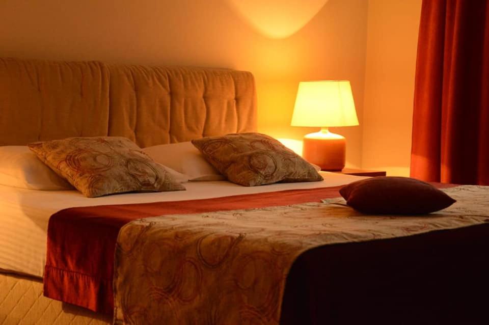 Двухместный (Улучшенный двухместный номер с 1 кроватью), Hotel N
