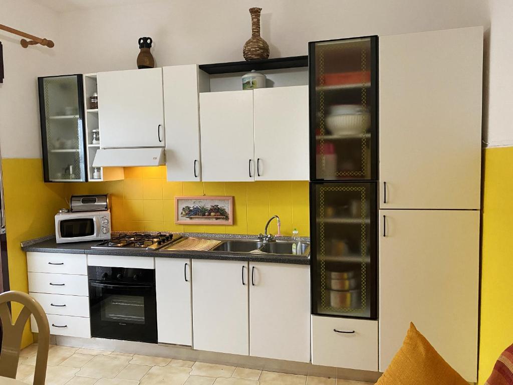 4 bedrooms apartement with sea view enclosed garden and wifi at Lido Rossello photo 1