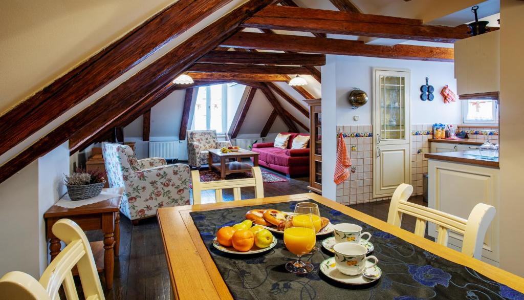 Сьюит (Семейный люкс - Мансарда), Отель Residence U Černého Orla