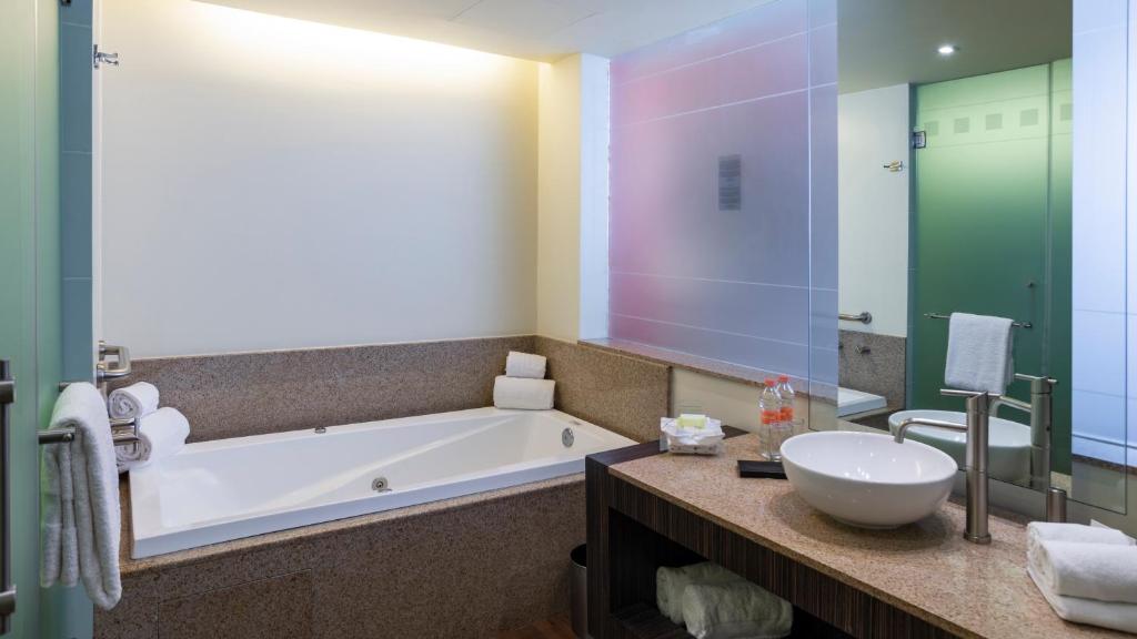 Двухместный (Люкс с кроватью размера «king-size» - Для некурящих), Holiday Inn Mexico City-Plaza Universidad
