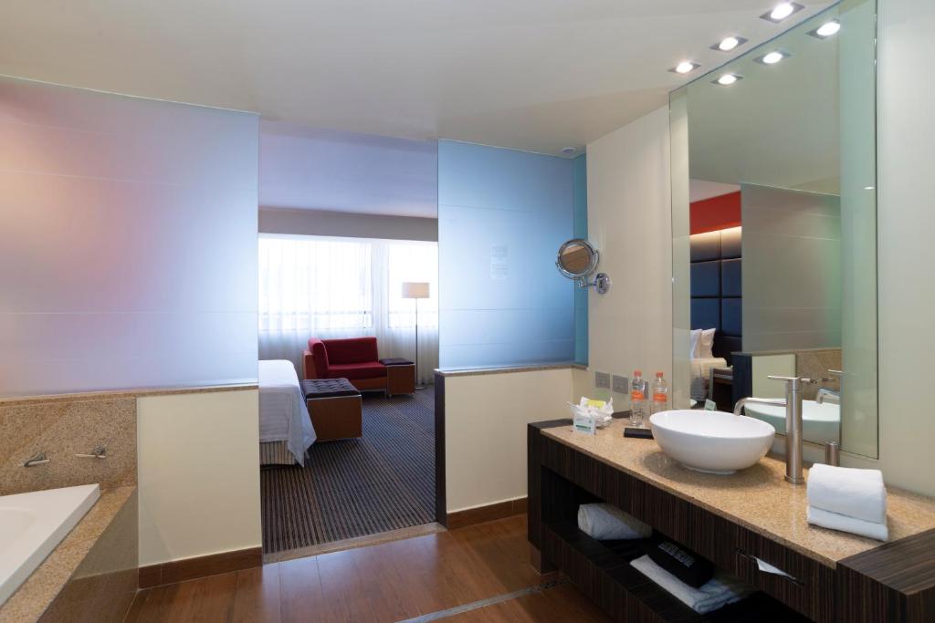 Сьюит (Люкс с 1 спальней - Для некурящих), Holiday Inn Mexico City-Plaza Universidad