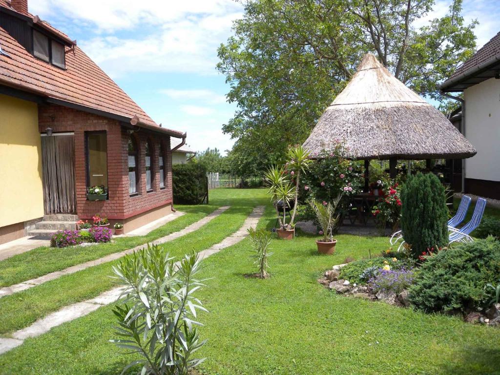 Apartment Balatonbereny 4 photo 1