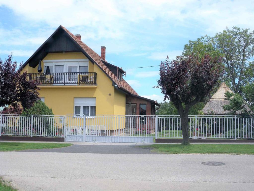 Apartment Balatonbereny 4 photo 2