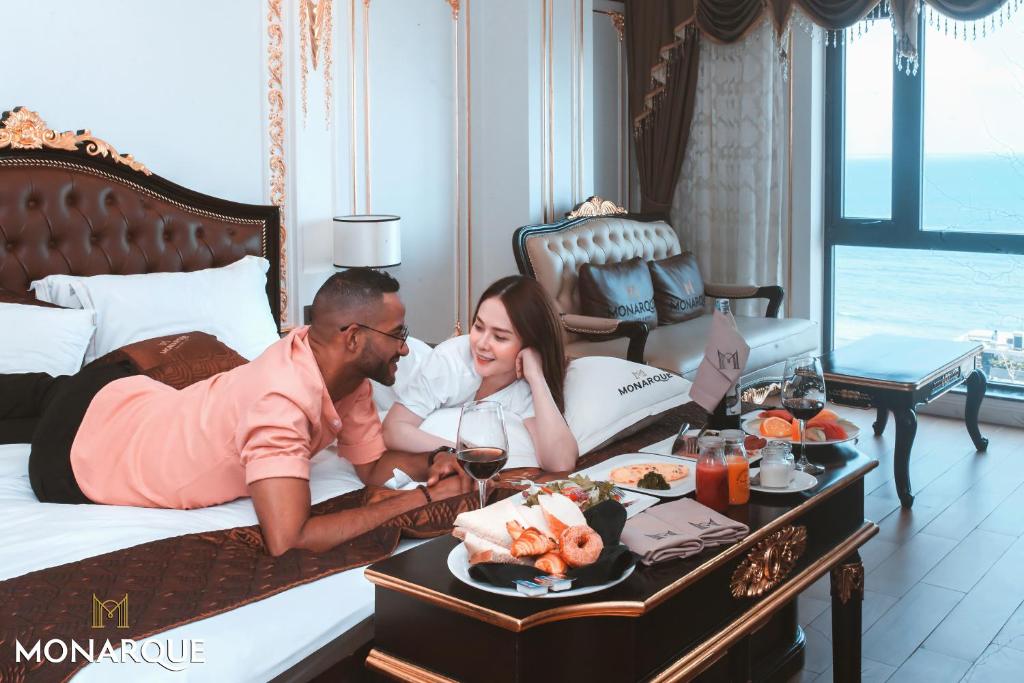 Двухместный (Номер с кроватью размера «king-size» и видом на море), Monarque Hotel Danang