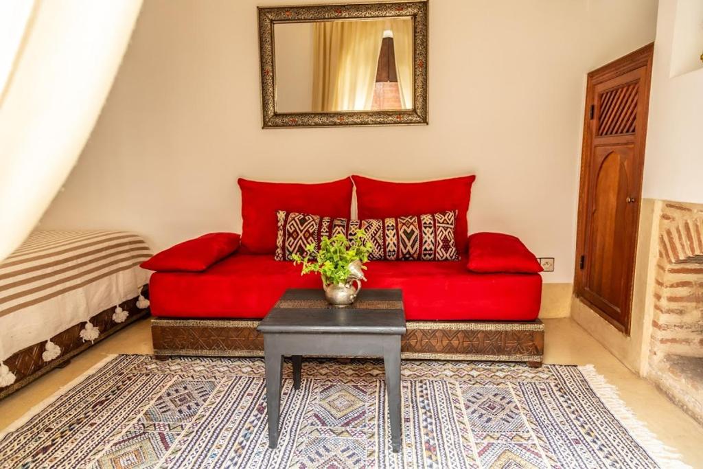 Сьюит (Saha), Riad Smara