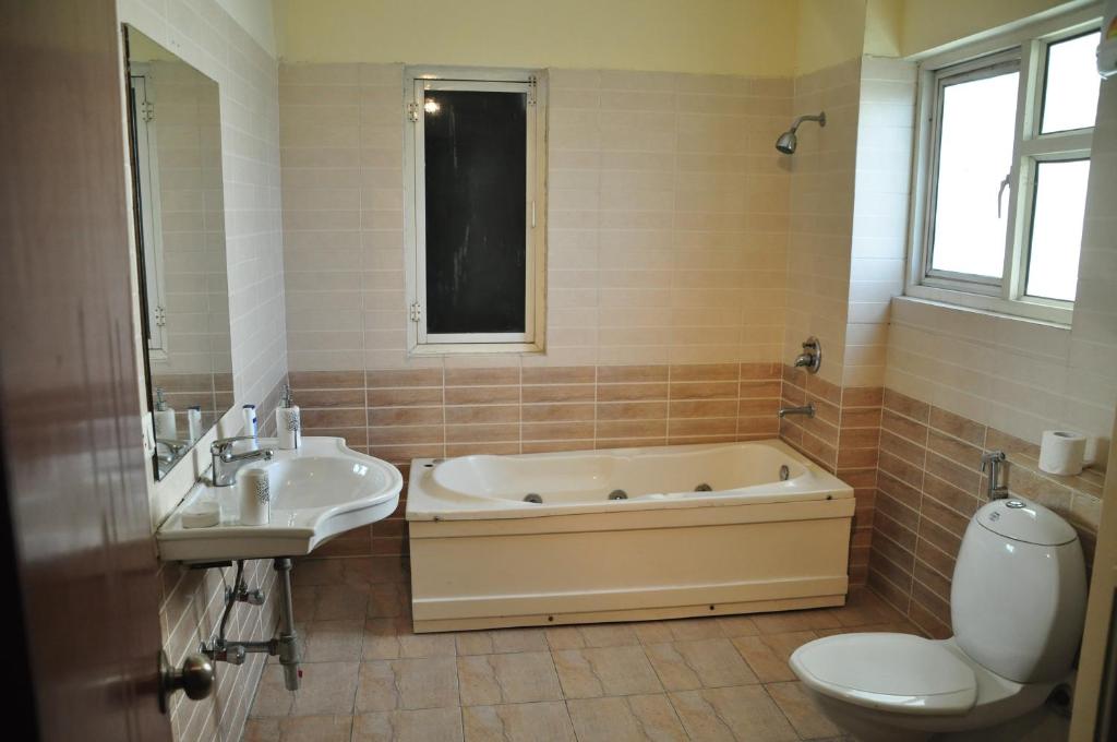 Luxurious Serviced Apt Pari Chowk/ExpoMart/Noida Expressway photo 4