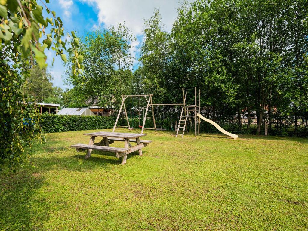 Pretty Holiday Home in Vroomshoop with Garden photo 3
