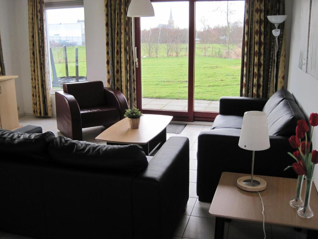Semi-detached house with a dishwasher, located in Friesland photo 2