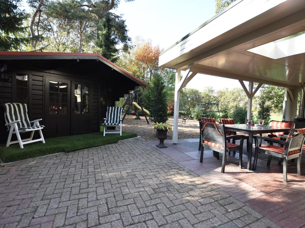 Cozy Holiday Home in Reutum with Jacuzzi photo 4