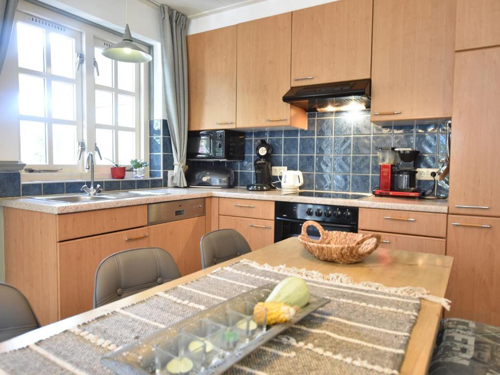 Cozy Holiday Home in Reutum with Jacuzzi photo 3
