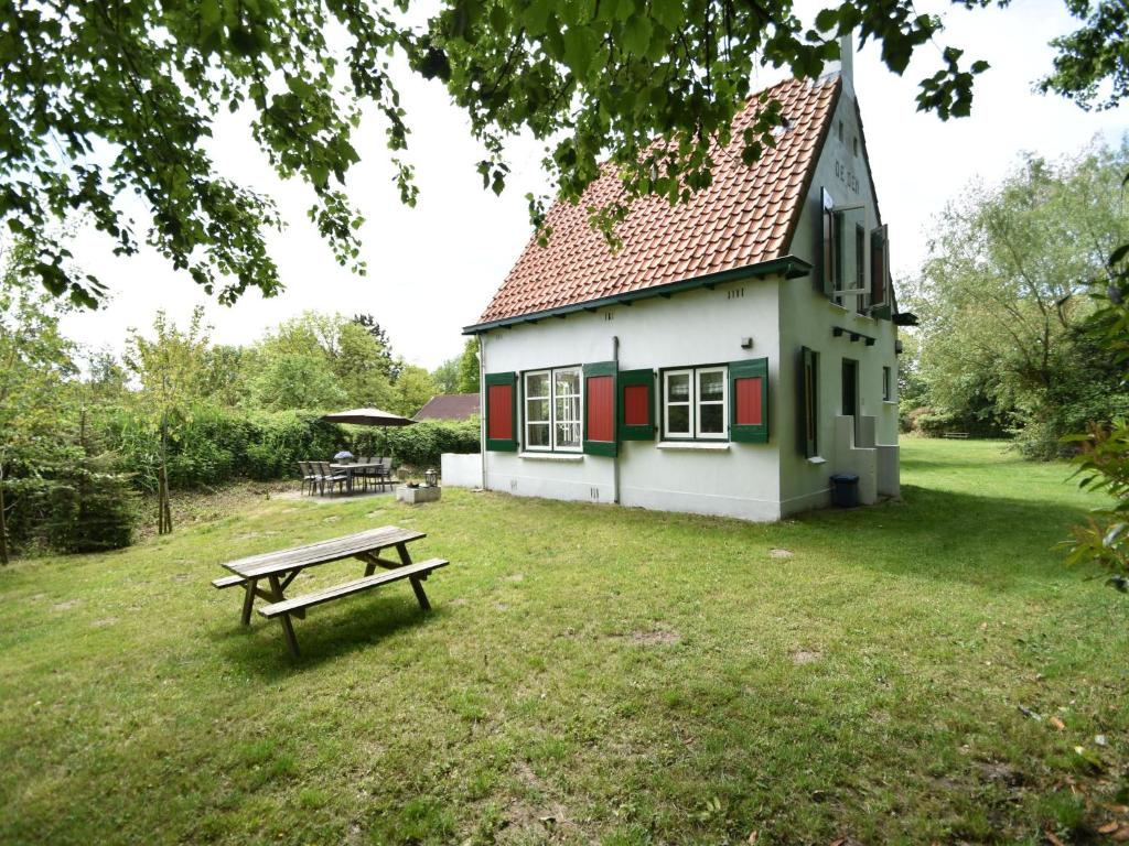 Quintessential holiday home in Ouddorp with garden photo 3