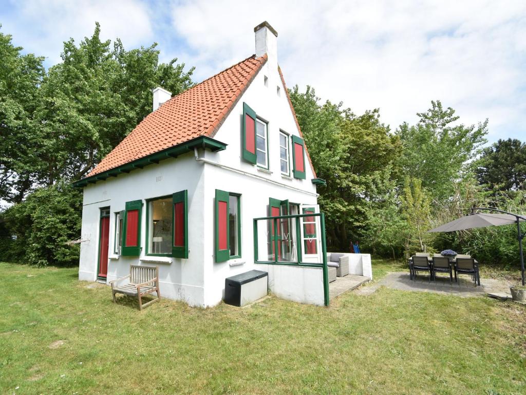 Quintessential holiday home in Ouddorp with garden photo 1
