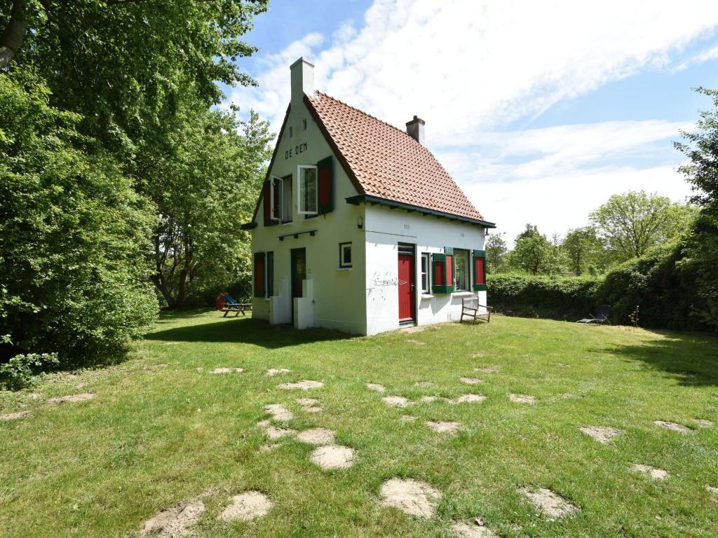 Quintessential holiday home in Ouddorp with garden photo 4