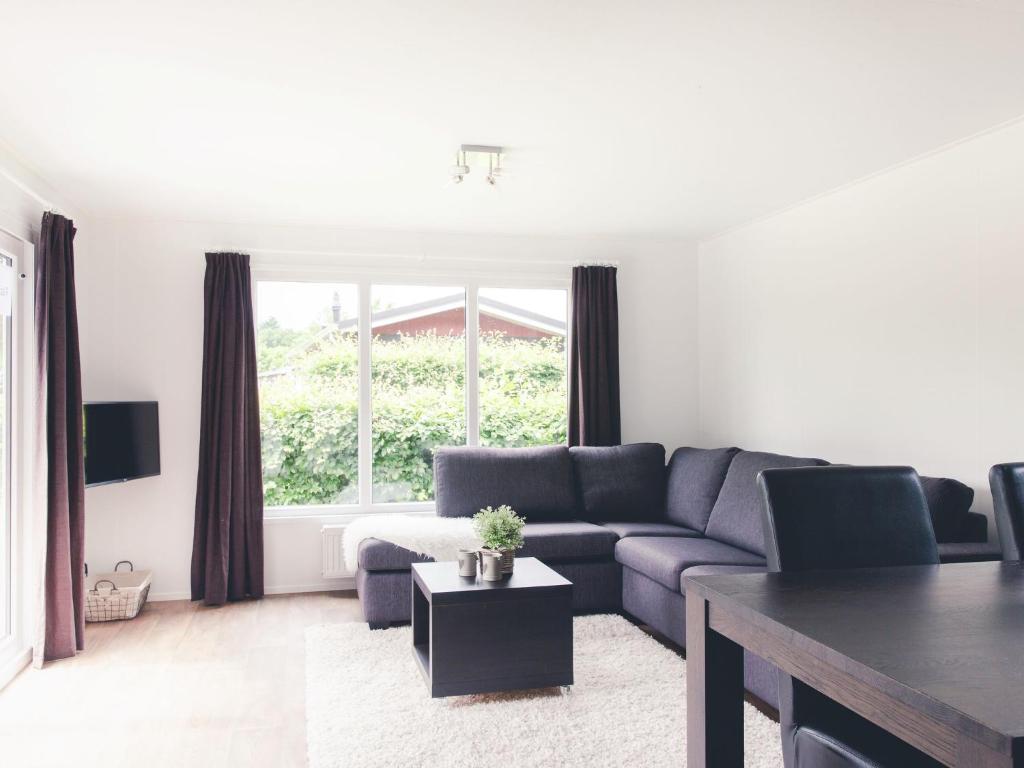 Comfy chalet with a dishwasher, next to the forest photo 3