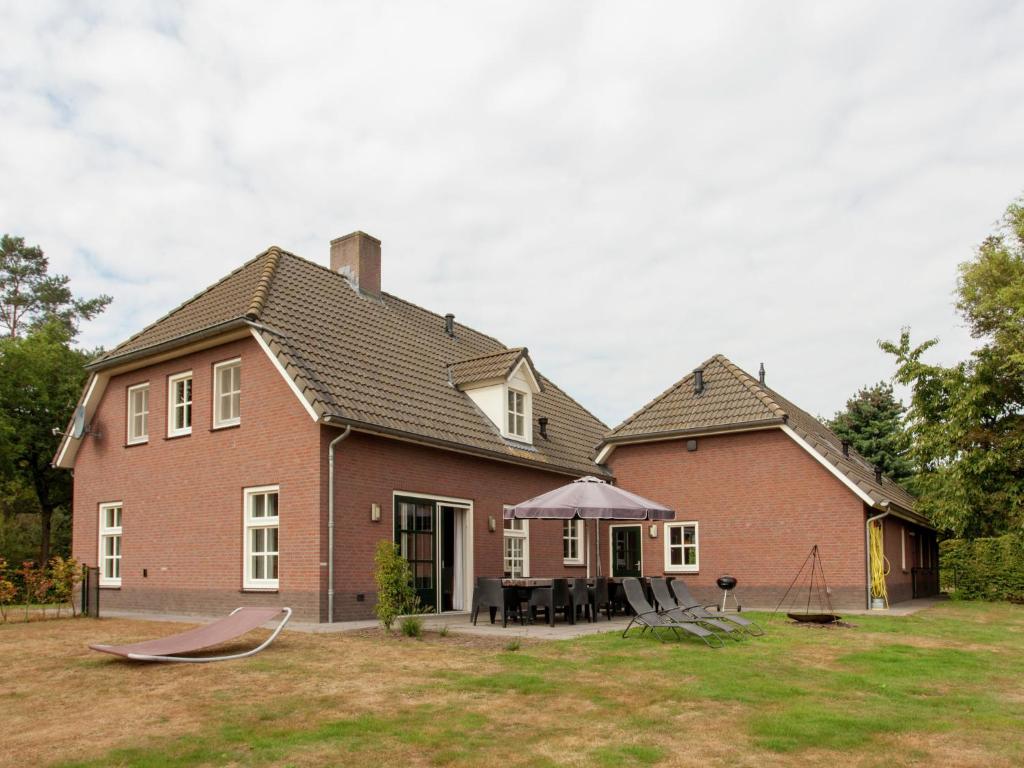 Luxurious holiday home in the middle of the Leenderbos nature reserve, near quiet Leende photo 2