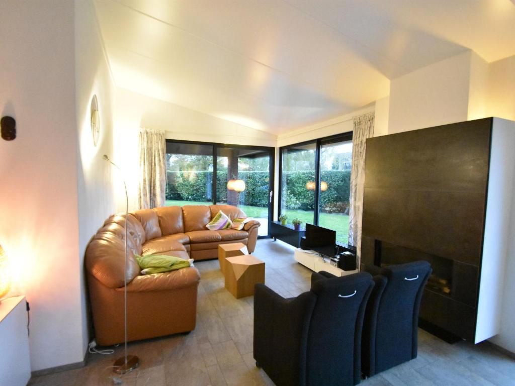 Lavish Villa in Kamperland with Garden photo 3