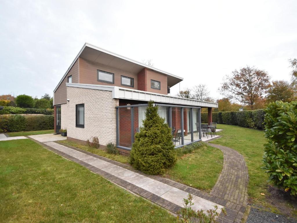 Lavish Villa in Kamperland with Garden photo 1