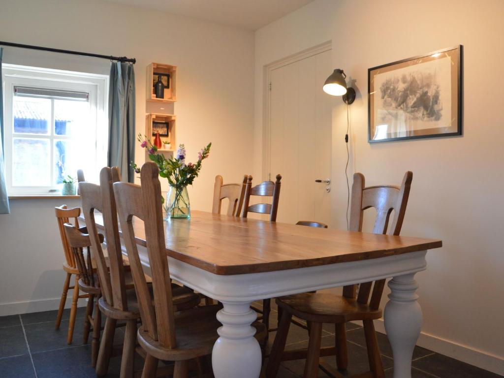 Cosy holiday home on a farm in Zeeland photo 1
