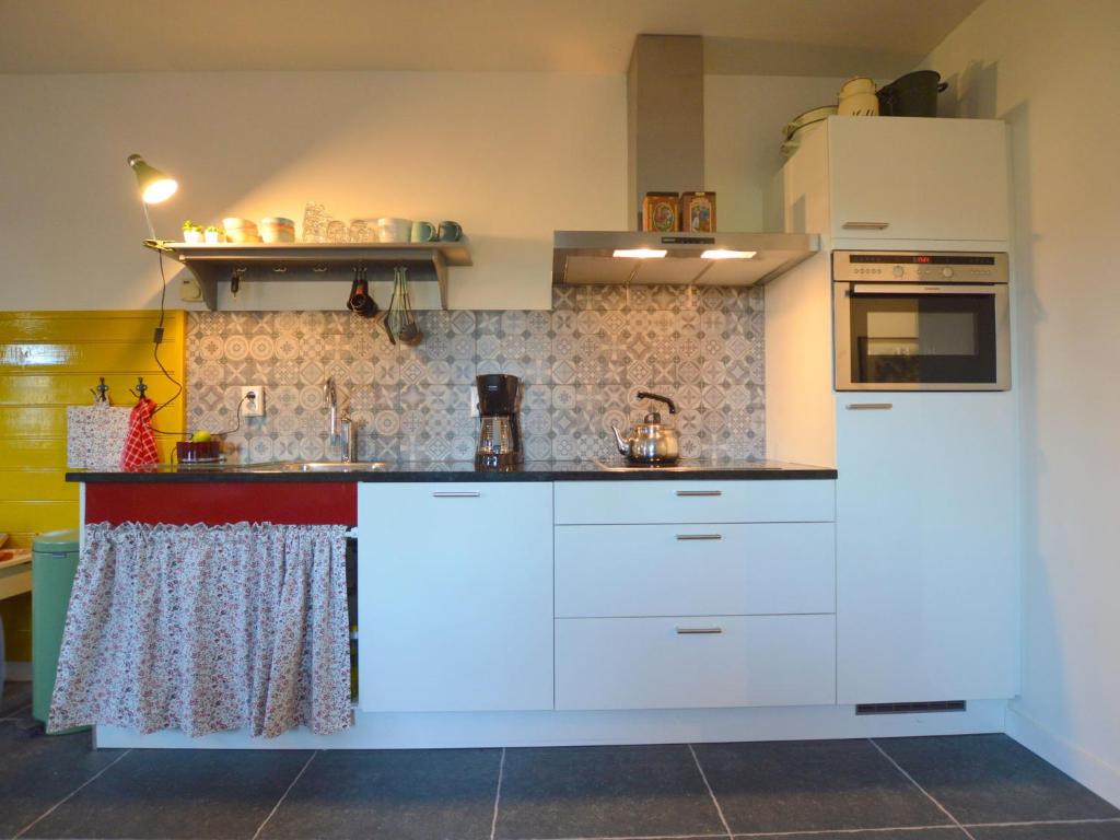 Cosy holiday home on a farm in Zeeland photo 2