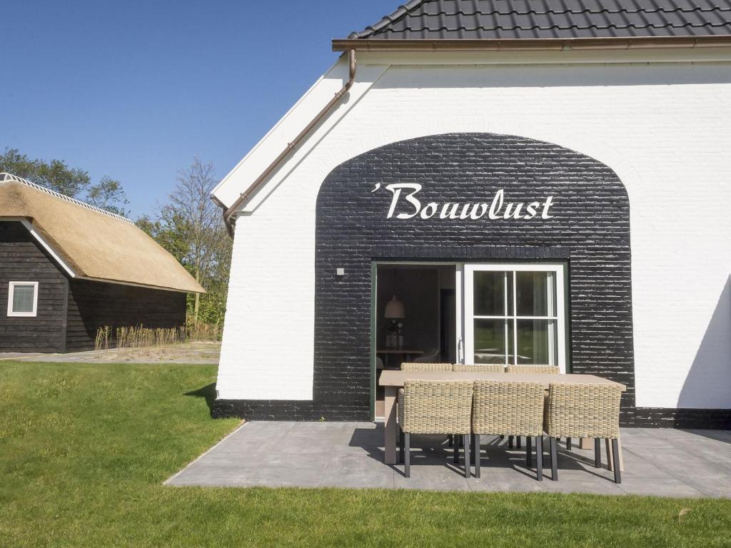 Apartment in cozy farmhouse photo 2