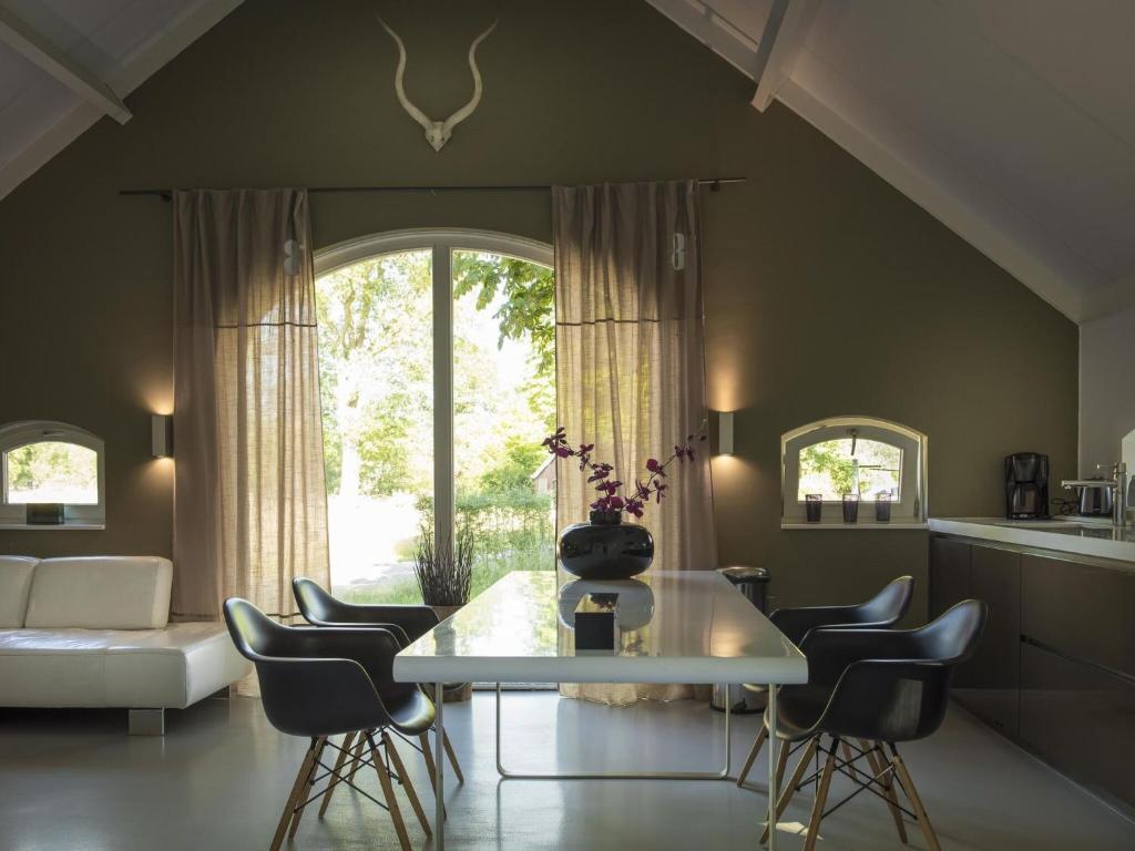 Lovely Design Countryside Holiday Home with Terrace Garden BBQ photo 3