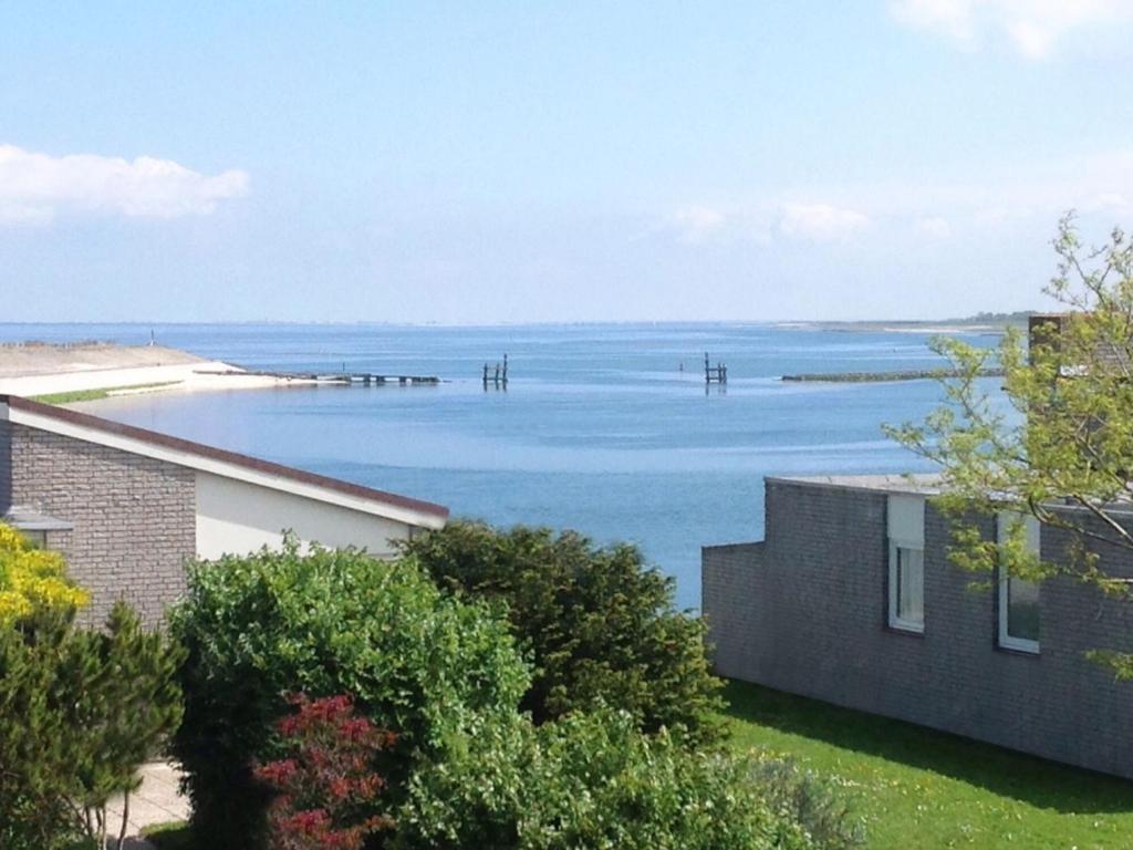 Lavish holiday home in Kamperland near the beach