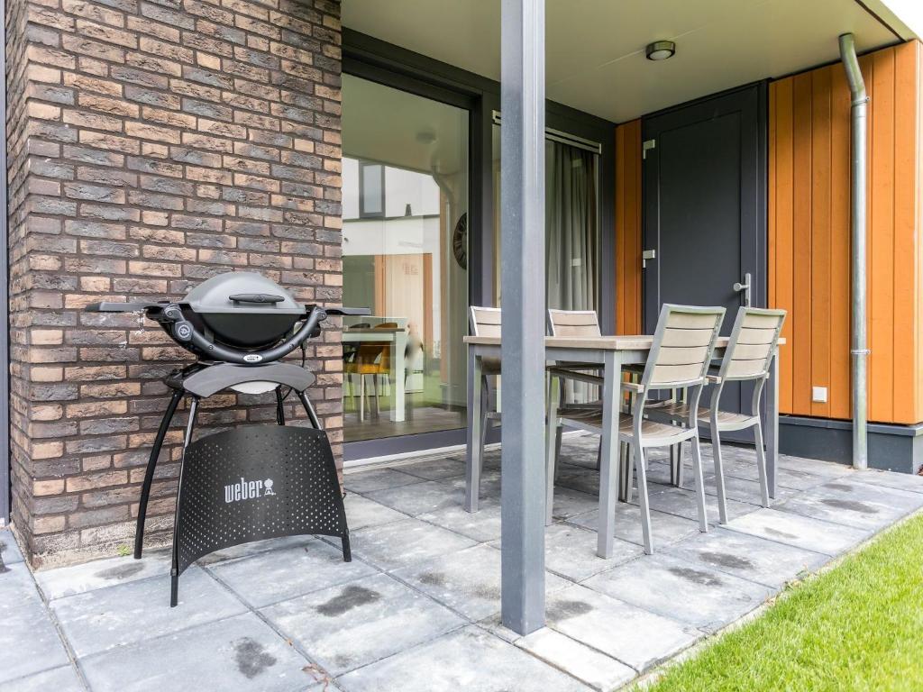 Modern and stylish villa with two bathrooms in Limburg photo 4