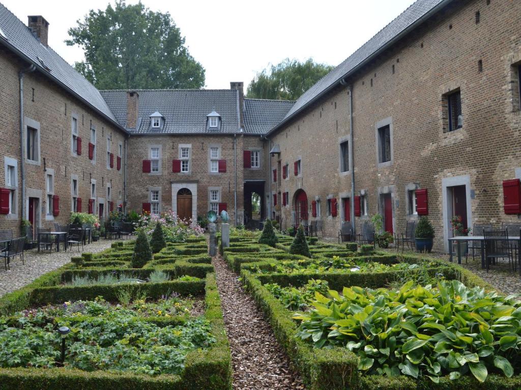 Simplistic Villa in Mesch with Garden photo 2