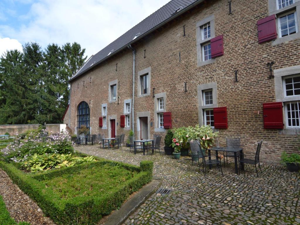 Simplistic Villa in Mesch with Garden photo 3