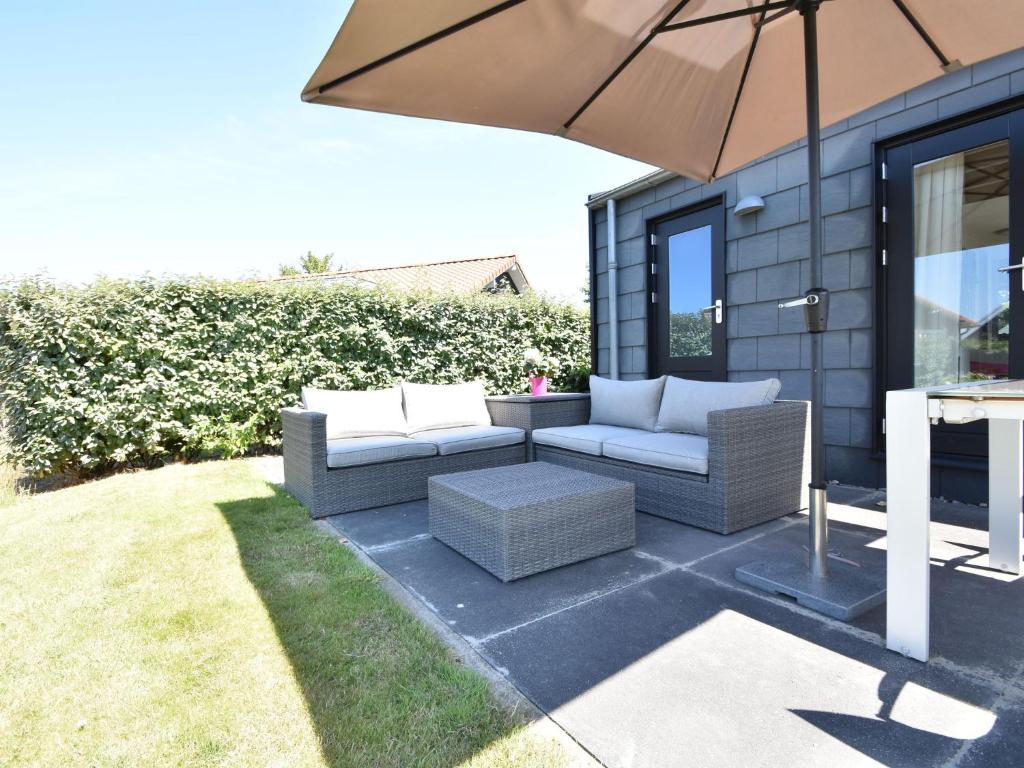 Modern Holiday Home in Kattendijke with a Garden photo 4