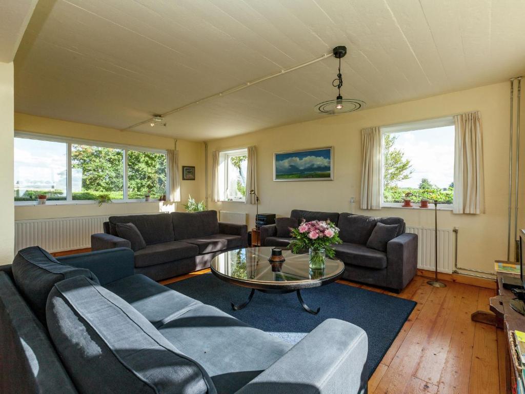 Peaceful vacation home in Finsterwolde with wide views photo 1