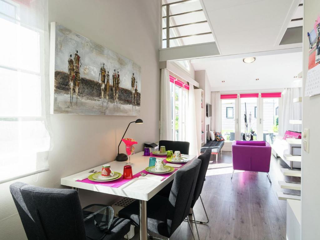 Modern Holiday Home in Kattendijke with a Garden photo 3