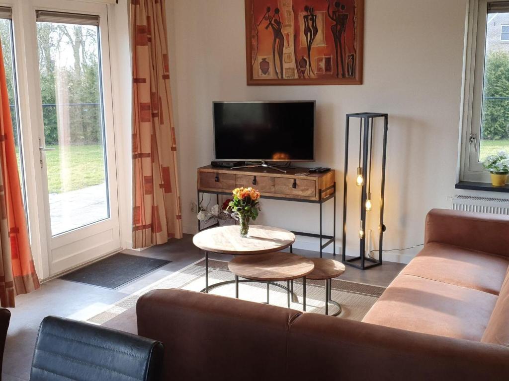 Nice holiday home with sauna and jacuzzi near the Wadden Sea photo 4