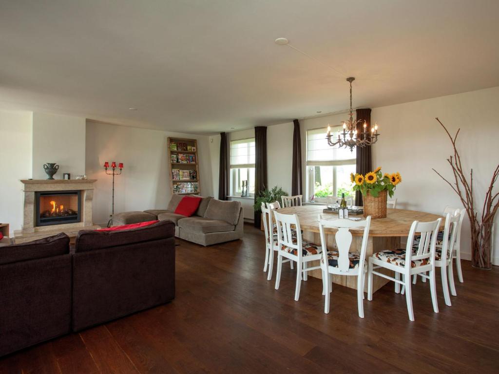 Luxurious holiday home with wellness, in the middle of the North Brabant nature reserve near Leende photo 4