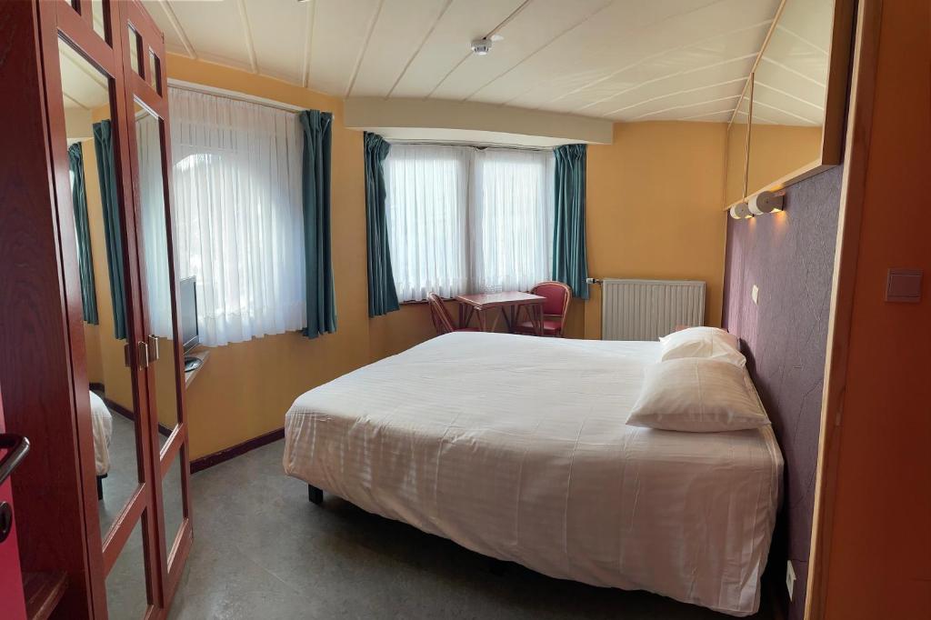 Hotel Les Arcades photo 4
